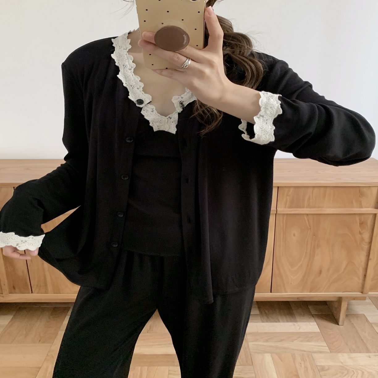 91家纺网 家纺一手货源 找家纺 妍景家居生活馆 2025新款韩系25167-V领蕾丝三件套 黑色