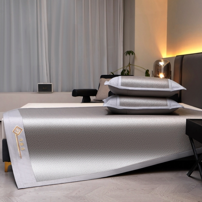 91家纺网 家纺一手货源 找家纺 梵克保罗 2025新款pe材质雪藤席凉席三件套 雪藤灰