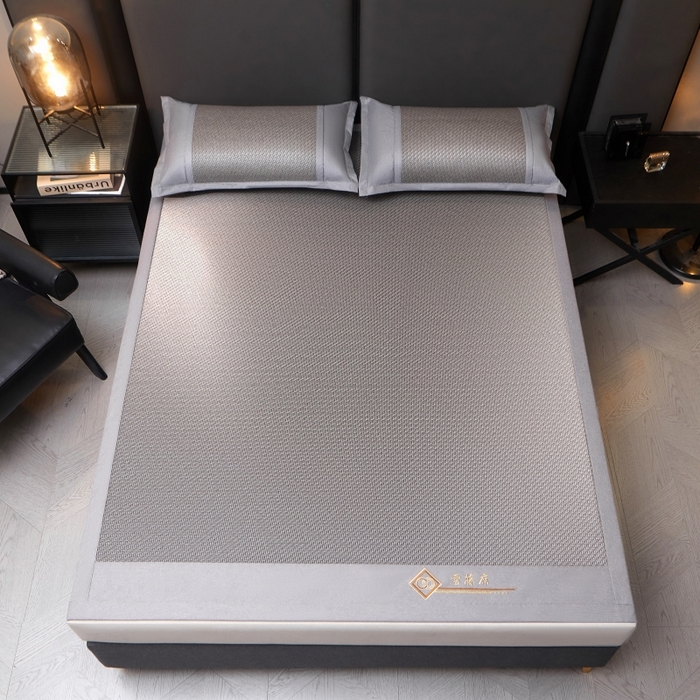 91家纺网 家纺一手货源 找家纺 梵克保罗 2025新款pe材质雪藤席凉席三件套 雪藤灰