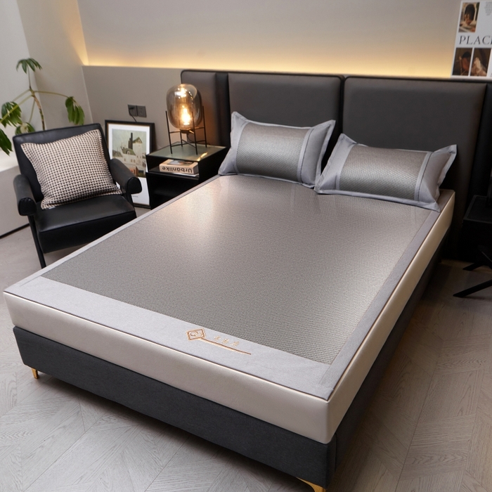 91家纺网 家纺一手货源 找家纺 梵克保罗 2025新款pe材质雪藤席凉席三件套 雪藤灰