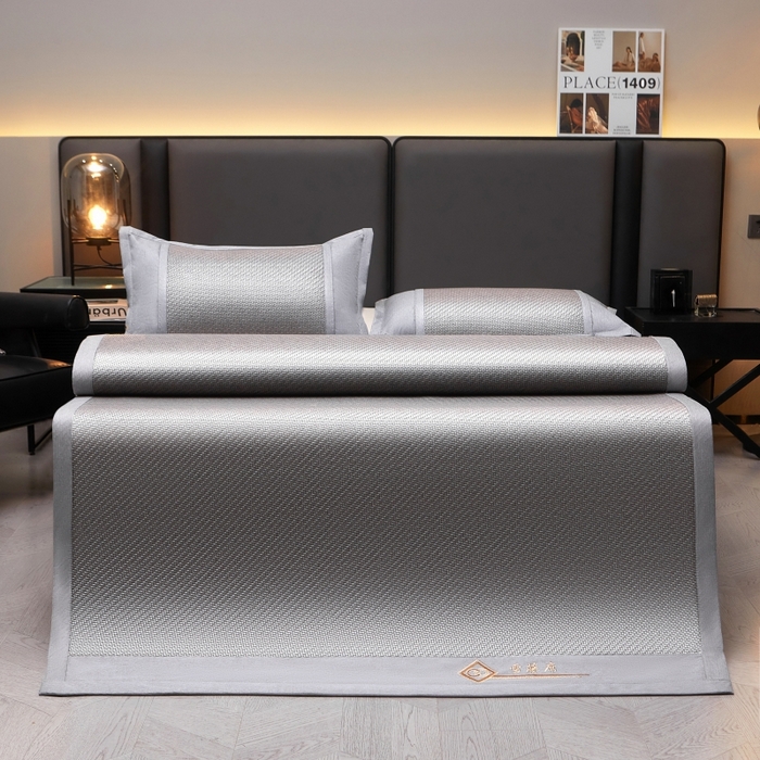 91家纺网 家纺一手货源 找家纺 梵克保罗 2025新款pe材质雪藤席凉席三件套 雪藤灰