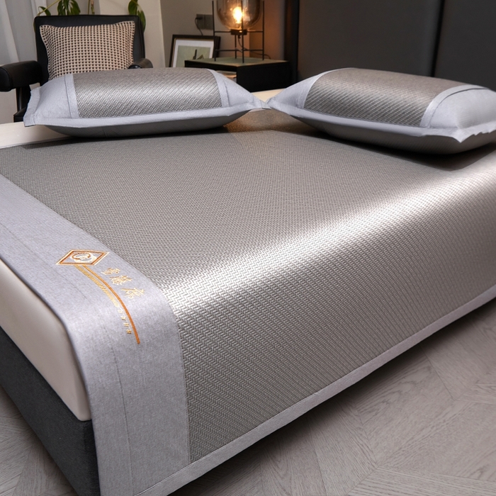 91家纺网 家纺一手货源 找家纺 梵克保罗 2025新款pe材质雪藤席凉席三件套 雪藤灰