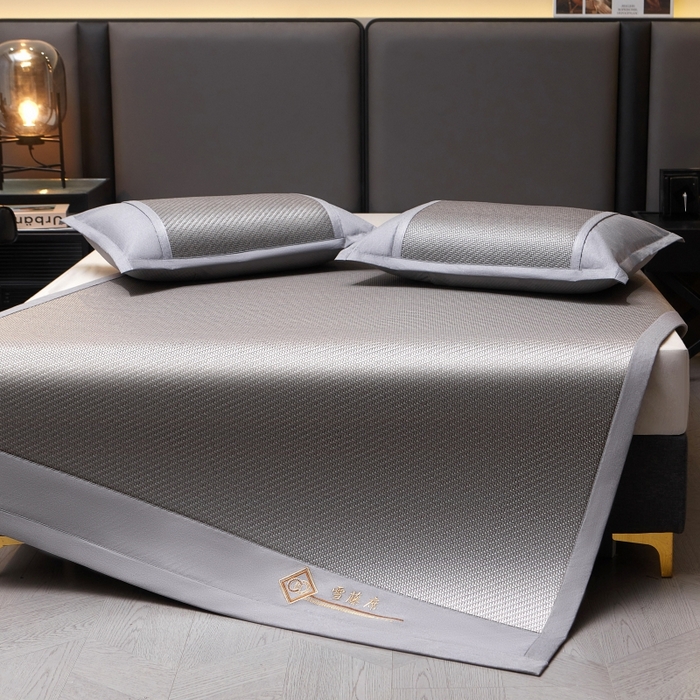 91家纺网 家纺一手货源 找家纺 梵克保罗 2025新款pe材质雪藤席凉席三件套 雪藤灰