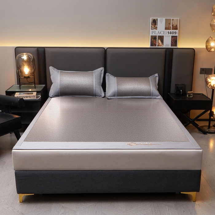 91家纺网 家纺一手货源 找家纺 梵克保罗 2025新款pe材质雪藤席凉席三件套 雪藤灰