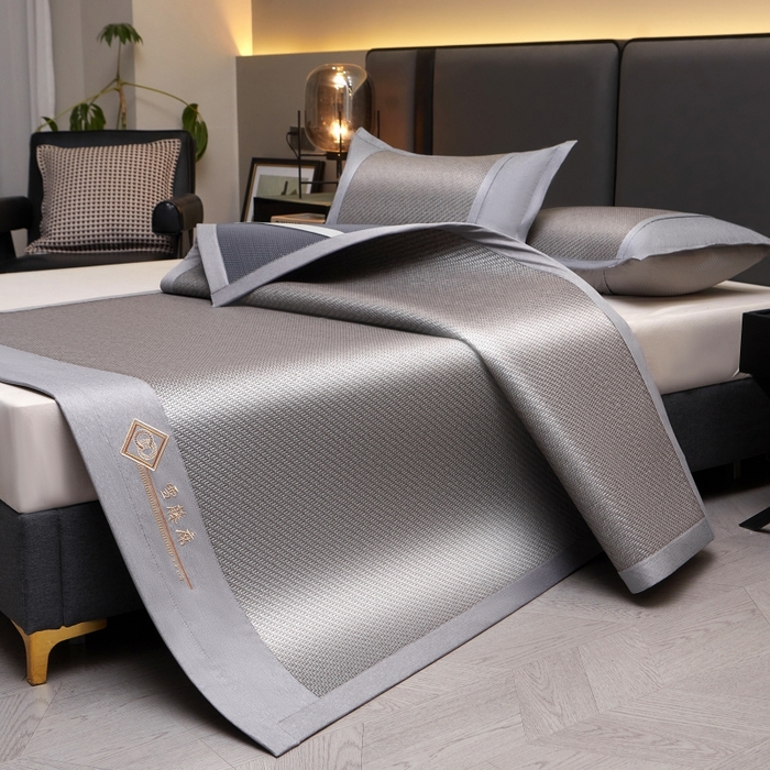 91家纺网 家纺一手货源 找家纺 梵克保罗 2025新款pe材质雪藤席凉席三件套 雪藤灰