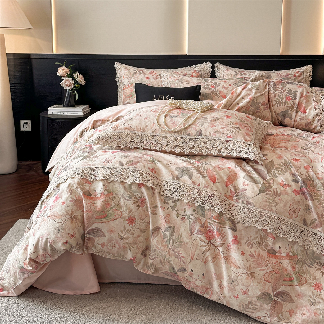 91家纺网 家纺一手货源 找家纺 蓝米卡夫 2025秋冬-A类棉麻全棉数码印花50S*50S双股磨毛公主风系列（礼盒包装）【如需买家秀联系15996631948】  茶间萌兔