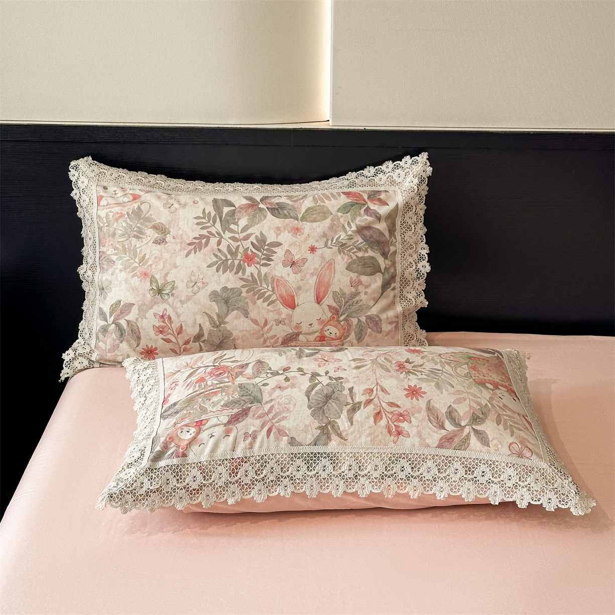 91家纺网 家纺一手货源 找家纺 蓝米卡夫 2025秋冬-A类棉麻全棉数码印花50S*50S双股磨毛公主风系列（礼盒包装）【如需买家秀联系15996631948】  茶间萌兔