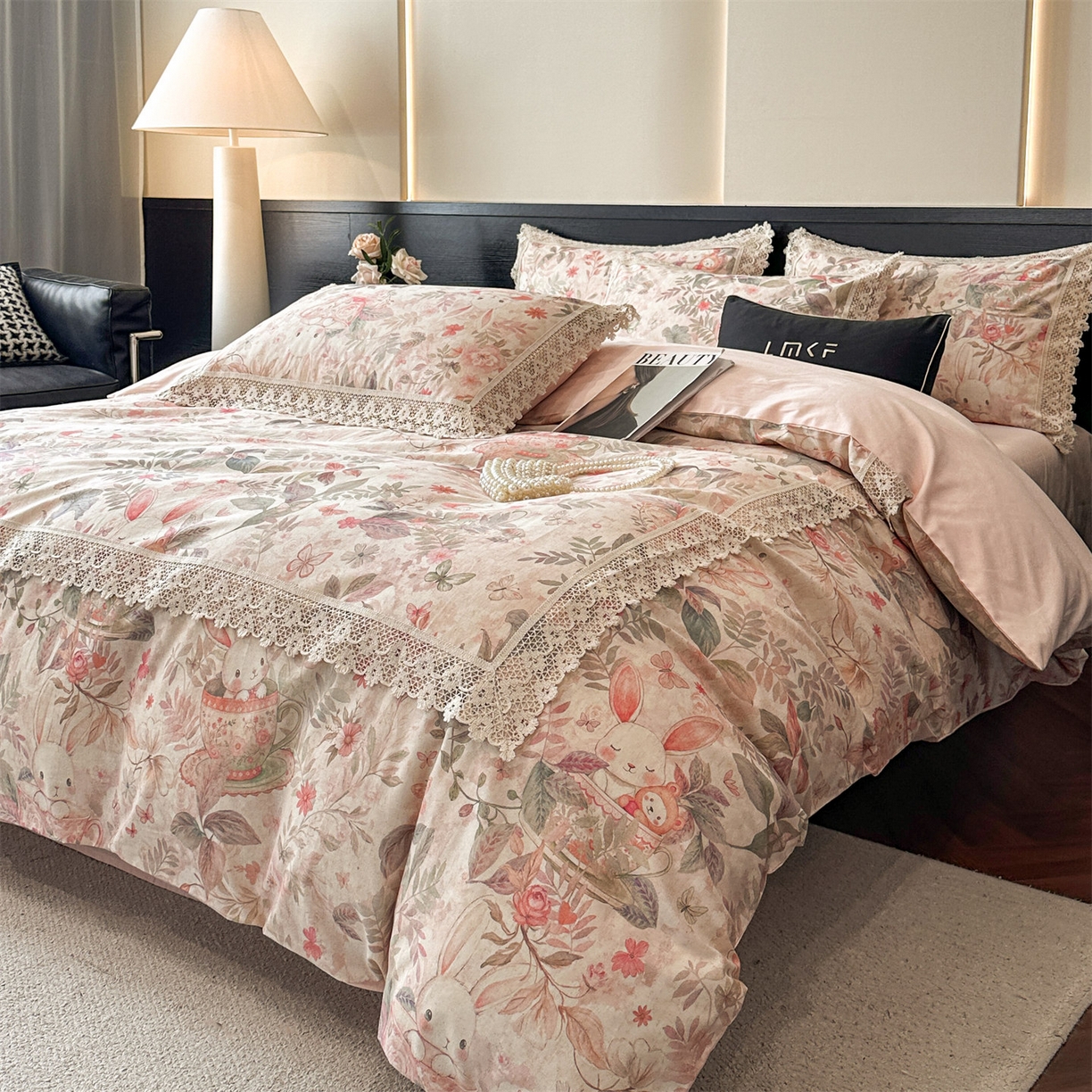 91家纺网 家纺一手货源 找家纺 蓝米卡夫 2025秋冬-A类棉麻全棉数码印花50S*50S双股磨毛公主风系列（礼盒包装）【如需买家秀联系15996631948】  茶间萌兔