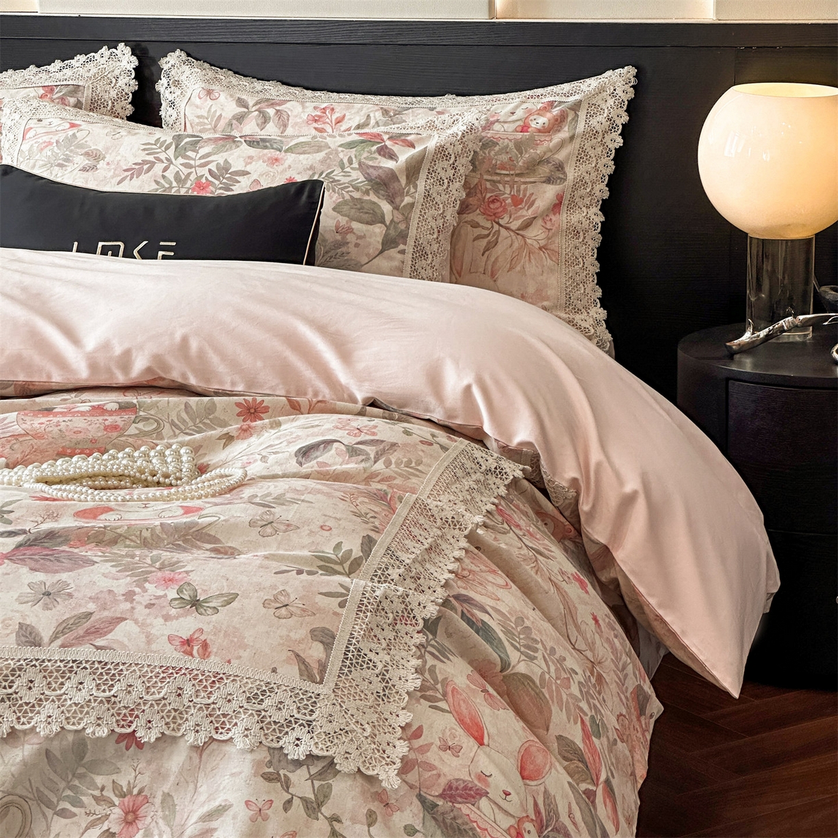 91家纺网 家纺一手货源 找家纺 蓝米卡夫 2025秋冬-A类棉麻全棉数码印花50S*50S双股磨毛公主风系列（礼盒包装）【如需买家秀联系15996631948】  茶间萌兔