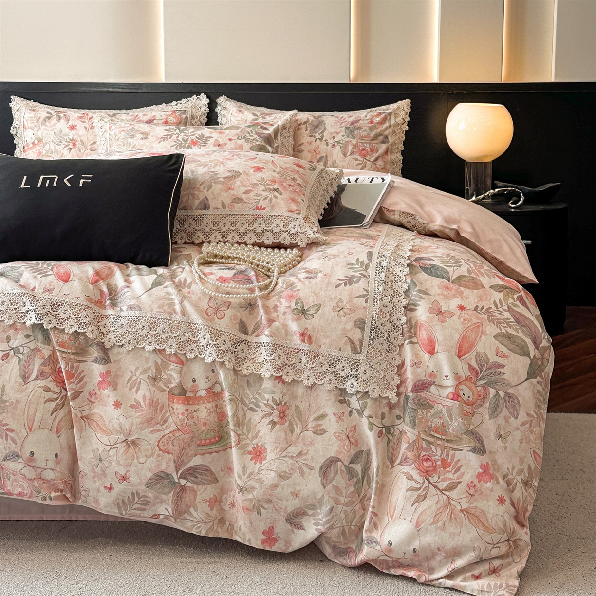 91家纺网 家纺一手货源 找家纺 蓝米卡夫 2025秋冬-A类棉麻全棉数码印花50S*50S双股磨毛公主风系列（礼盒包装）【如需买家秀联系15996631948】  茶间萌兔