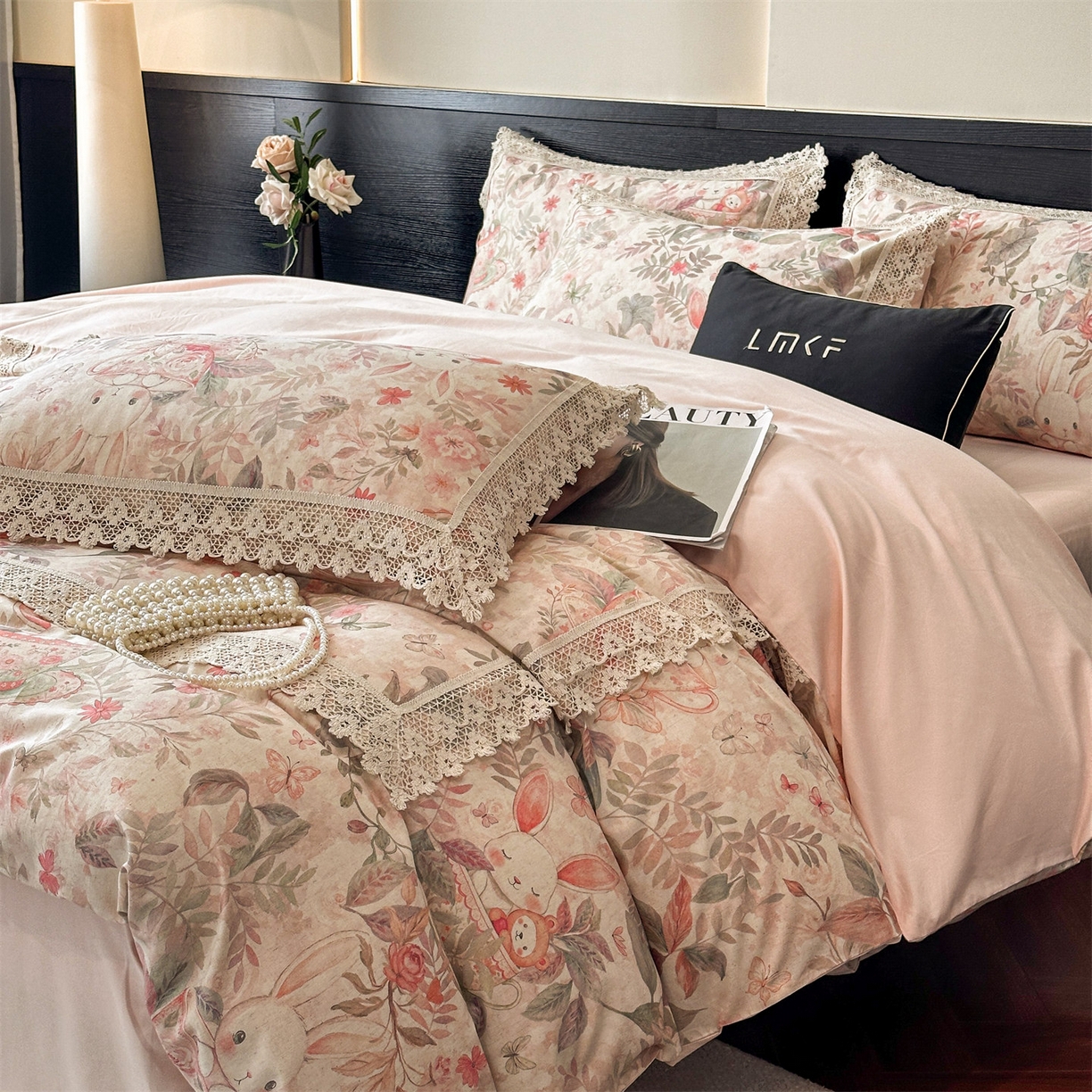 91家纺网 家纺一手货源 找家纺 蓝米卡夫 2025秋冬-A类棉麻全棉数码印花50S*50S双股磨毛公主风系列（礼盒包装）【如需买家秀联系15996631948】  茶间萌兔