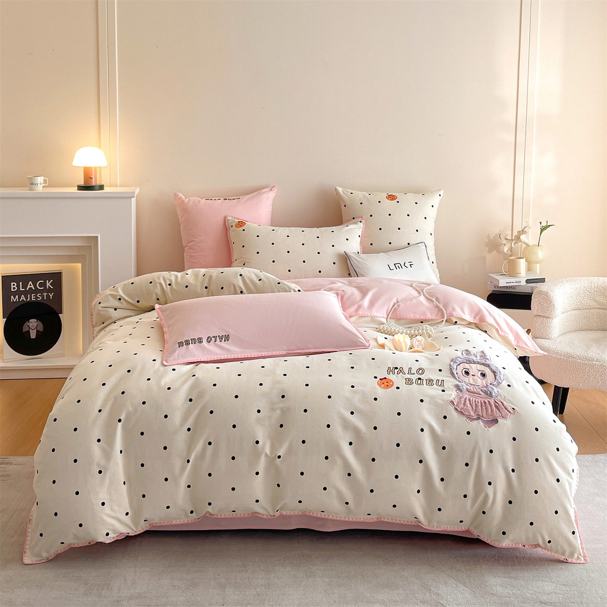 91家纺网 家纺一手货源 找家纺 蓝米卡夫 2025秋冬-A类全棉生态磨毛卡通绣花贝壳边系列（礼盒包装）【如需买家秀联系15996631948】 1号波点白-香草粉