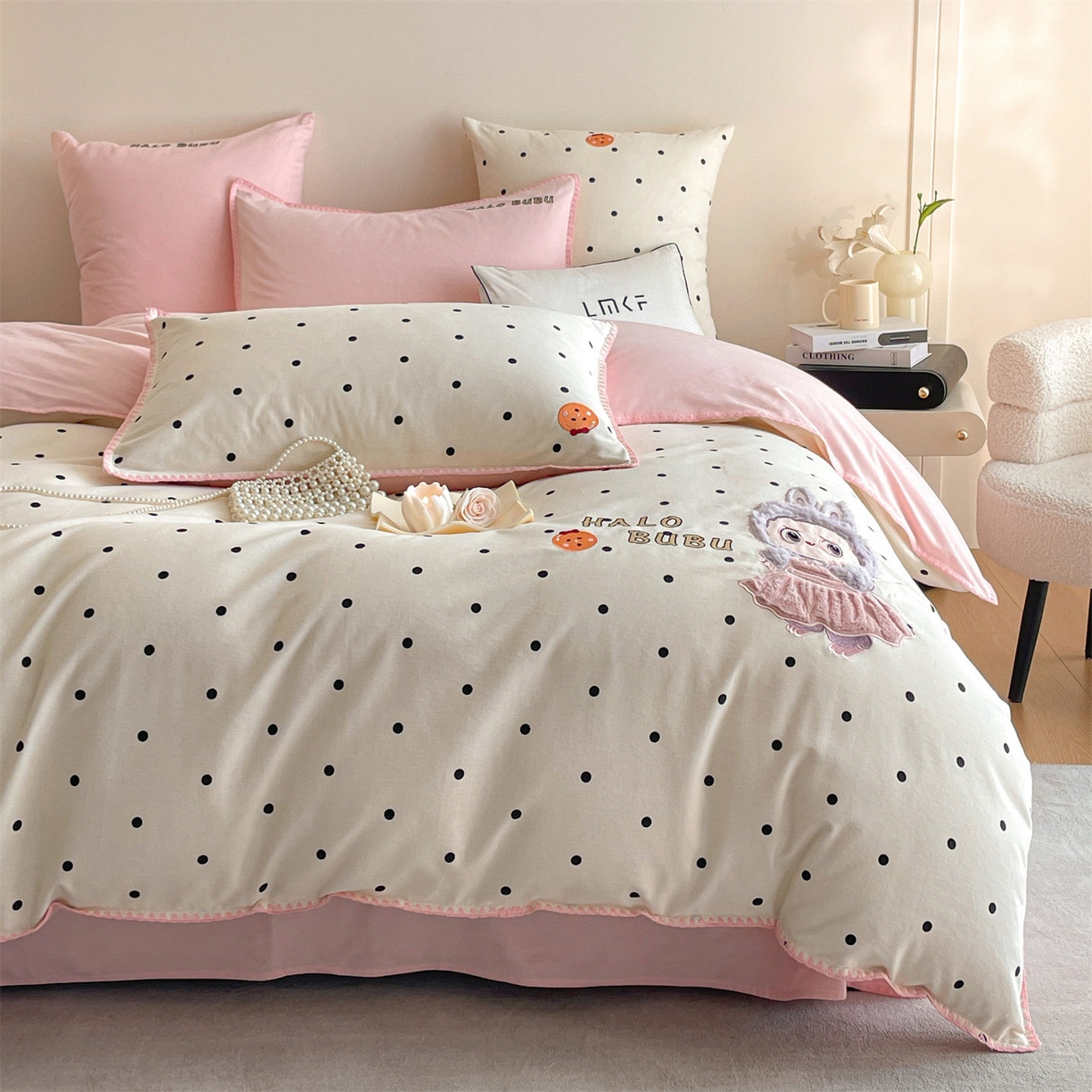 91家纺网 家纺一手货源 找家纺 蓝米卡夫 2025秋冬-A类全棉生态磨毛卡通绣花贝壳边系列（礼盒包装）【如需买家秀联系15996631948】 1号波点白-香草粉