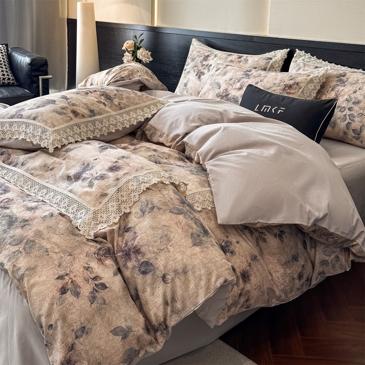 91家纺网 家纺一手货源 找家纺 蓝米卡夫 2025秋冬-A类棉麻全棉数码印花50S*50S双股磨毛公主风系列（礼盒包装）【如需买家秀联系15996631948】  花间墨韵