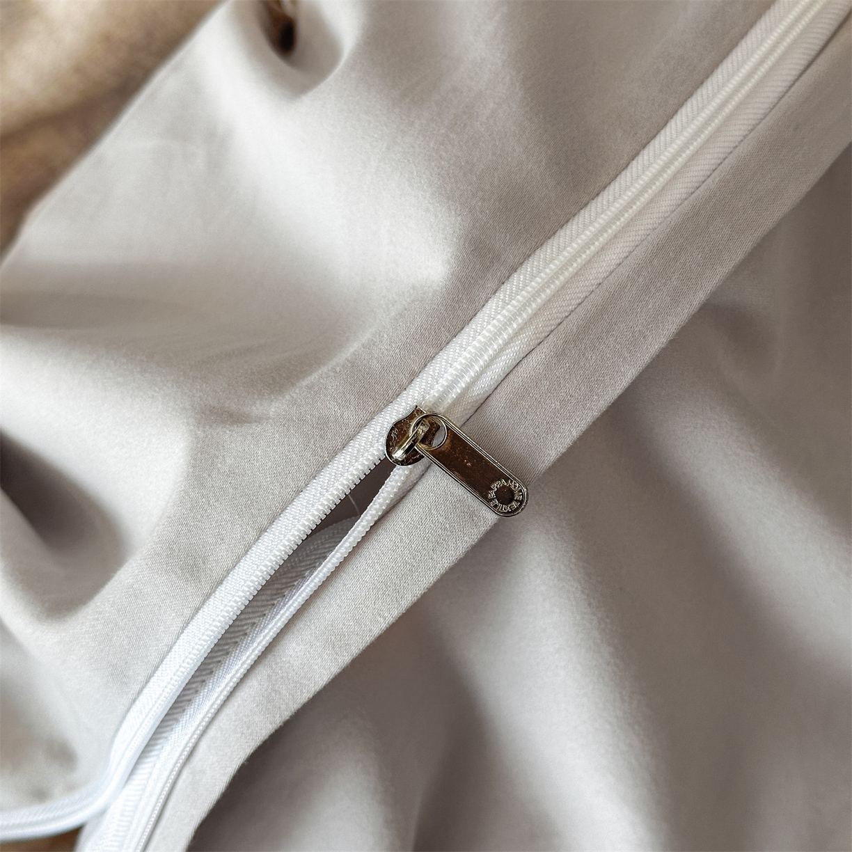 91家纺网 家纺一手货源 找家纺 蓝米卡夫 2025秋冬-A类棉麻全棉数码印花50S*50S双股磨毛公主风系列（礼盒包装）【如需买家秀联系15996631948】  花间墨韵