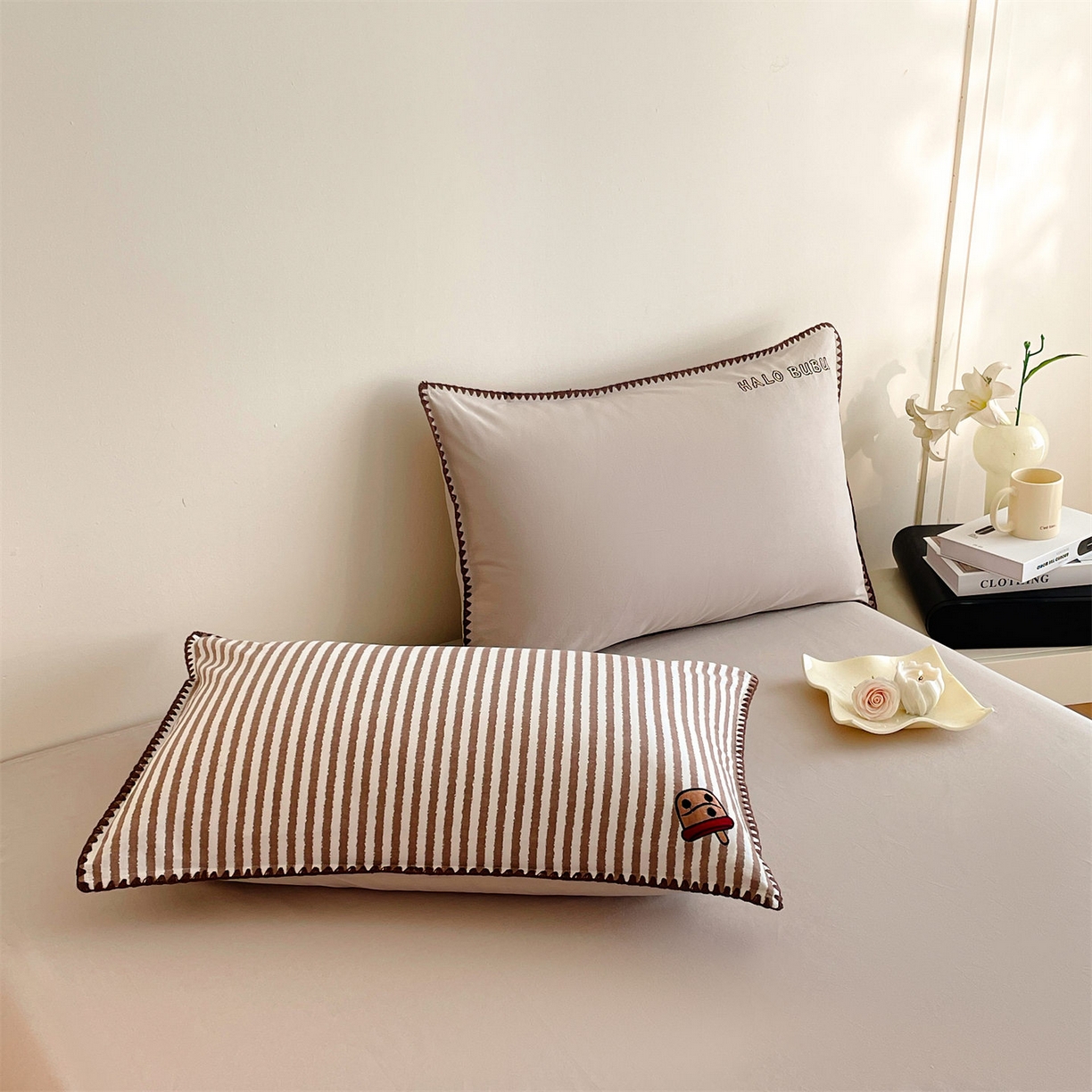 91家纺网 家纺一手货源 找家纺 蓝米卡夫 2025秋冬-A类全棉生态磨毛卡通绣花贝壳边系列（礼盒包装）【如需买家秀联系15996631948】 3号领航咖-奶茶