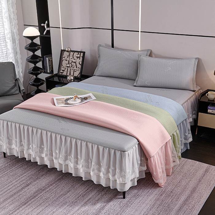 91家纺网 家纺一手货源 找家纺 梵克保罗 2025新款7A抗菌母婴级纯乙纶PE刺绣凉感丝豆豆席 床裙款 床裙款 字母爱心-粉