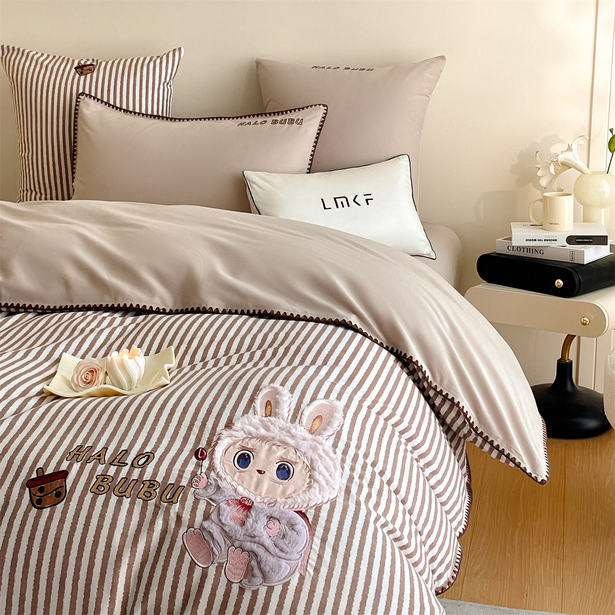 91家纺网 家纺一手货源 找家纺 蓝米卡夫 2025秋冬-A类全棉生态磨毛卡通绣花贝壳边系列（礼盒包装）【如需买家秀联系15996631948】 3号领航咖-奶茶