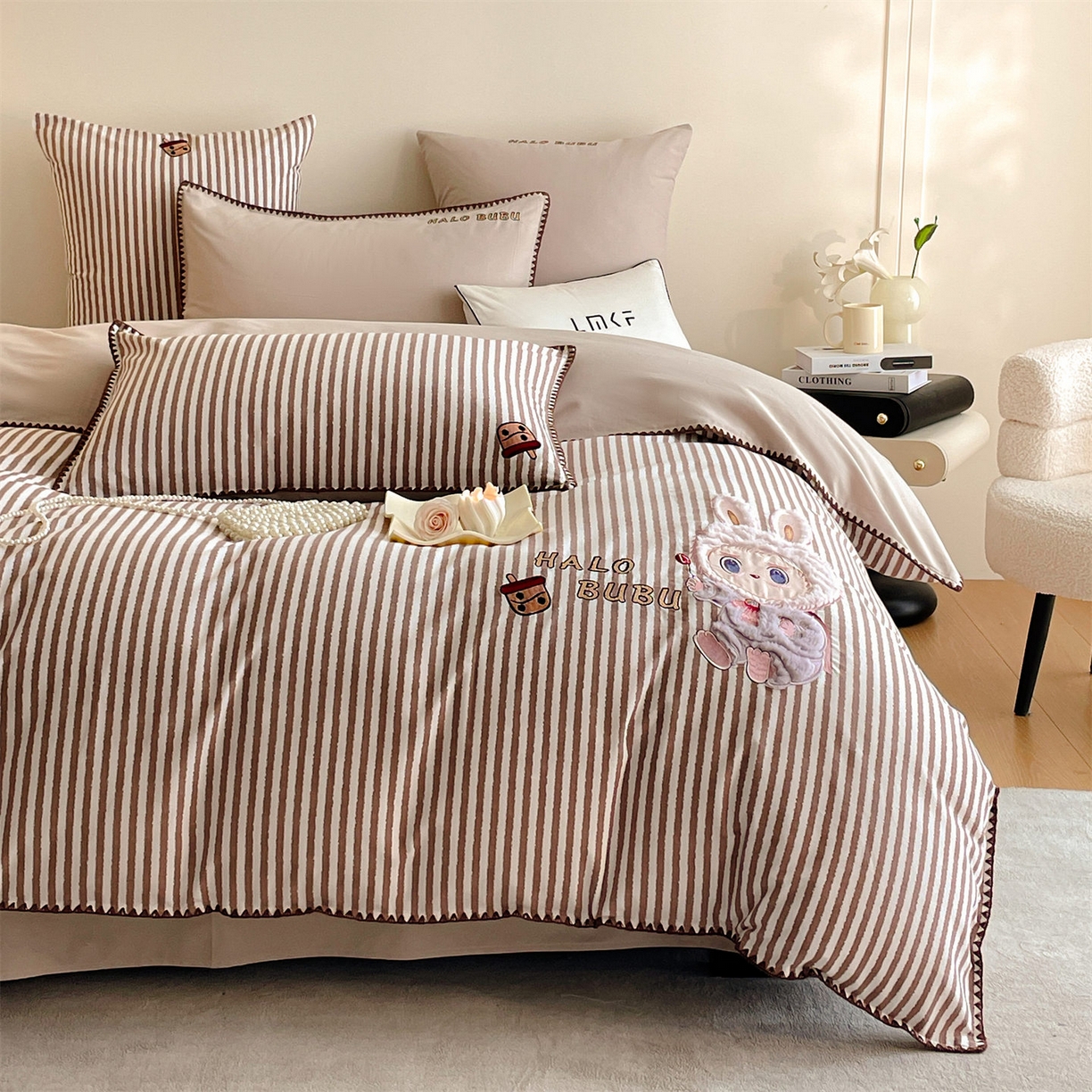 91家纺网 家纺一手货源 找家纺 蓝米卡夫 2025秋冬-A类全棉生态磨毛卡通绣花贝壳边系列（礼盒包装）【如需买家秀联系15996631948】 3号领航咖-奶茶