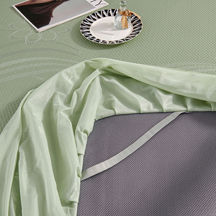 91家纺网 家纺一手货源 找家纺 梵克保罗 2025新款7A抗菌母婴级纯乙纶PE刺绣凉感丝豆豆席 床裙款 床裙款 浪花-水绿