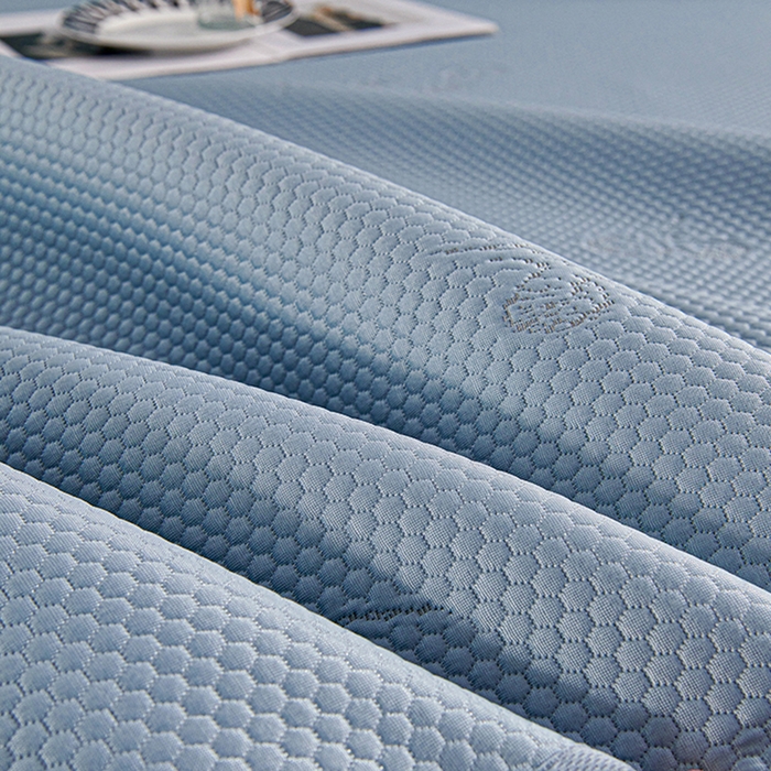 91家纺网 家纺一手货源 找家纺 梵克保罗 2025新款7A抗菌母婴级纯乙纶PE刺绣凉感丝豆豆席 床裙款 床裙款 字母爱心-蓝