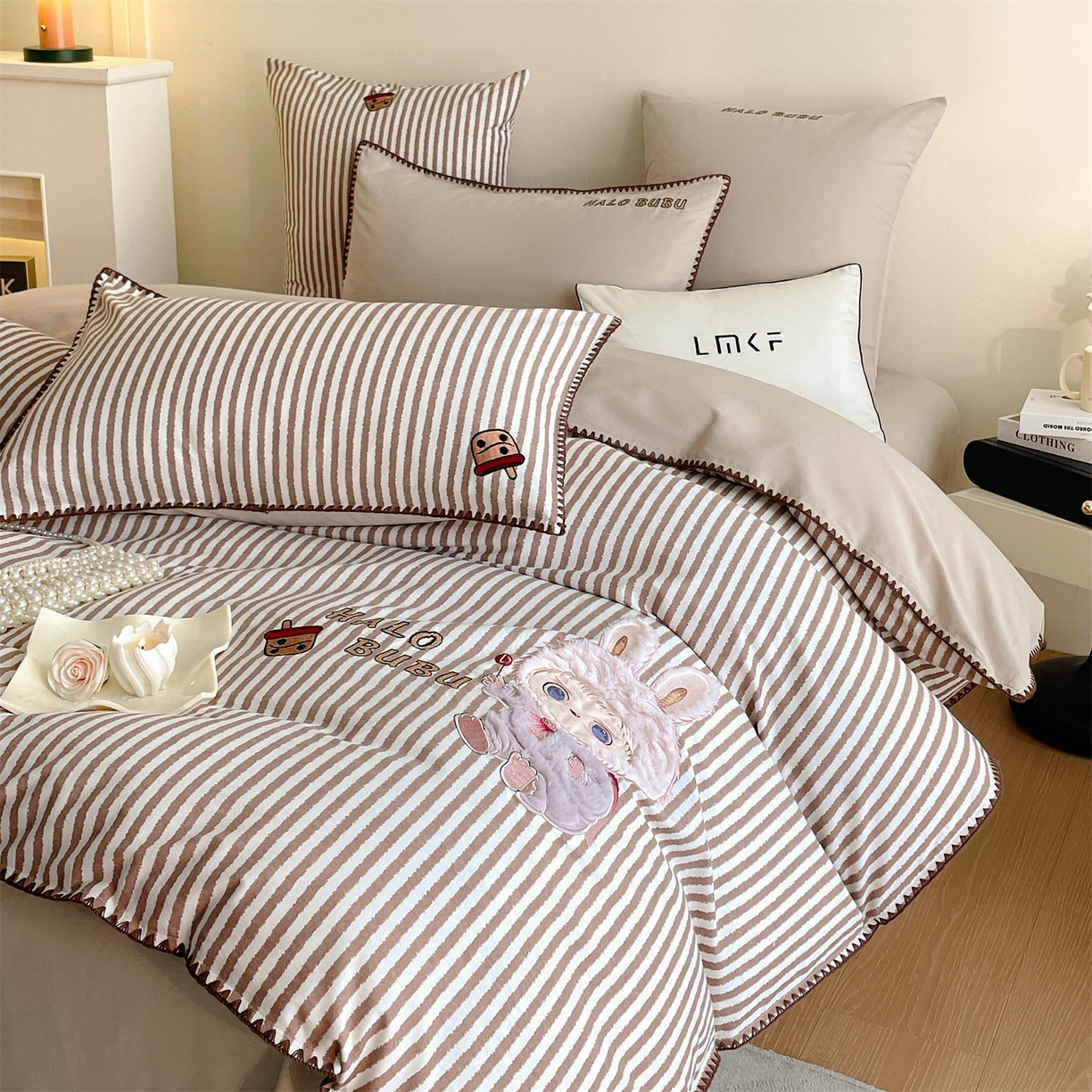 91家纺网 家纺一手货源 找家纺 蓝米卡夫 2025秋冬-A类全棉生态磨毛卡通绣花贝壳边系列（礼盒包装）【如需买家秀联系15996631948】 3号领航咖-奶茶