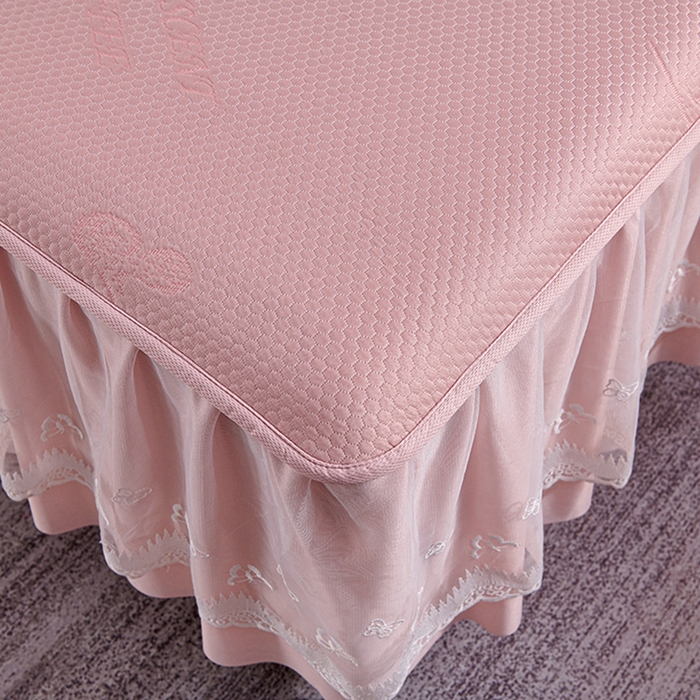 91家纺网 家纺一手货源 找家纺 梵克保罗 2025新款7A抗菌母婴级纯乙纶PE刺绣凉感丝豆豆席 床裙款 床裙款 字母爱心-粉