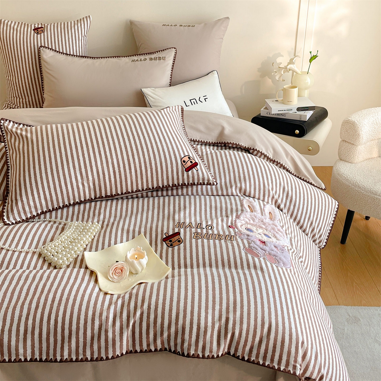 91家纺网 家纺一手货源 找家纺 蓝米卡夫 2025秋冬-A类全棉生态磨毛卡通绣花贝壳边系列（礼盒包装）【如需买家秀联系15996631948】 3号领航咖-奶茶