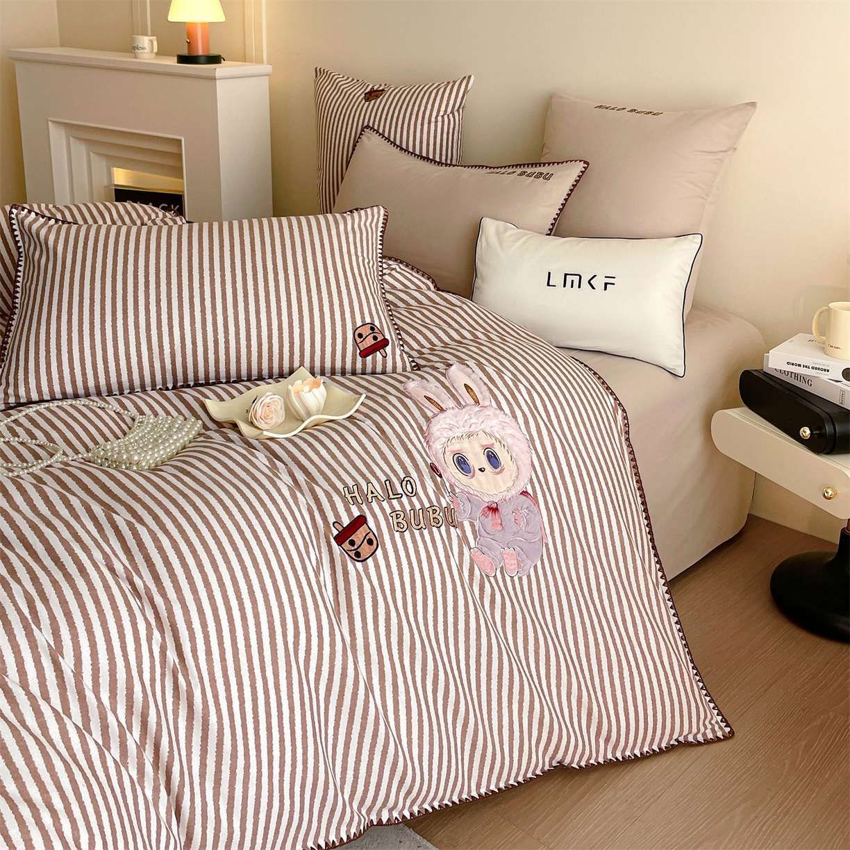 91家纺网 家纺一手货源 找家纺 蓝米卡夫 2025秋冬-A类全棉生态磨毛卡通绣花贝壳边系列（礼盒包装）【如需买家秀联系15996631948】 3号领航咖-奶茶