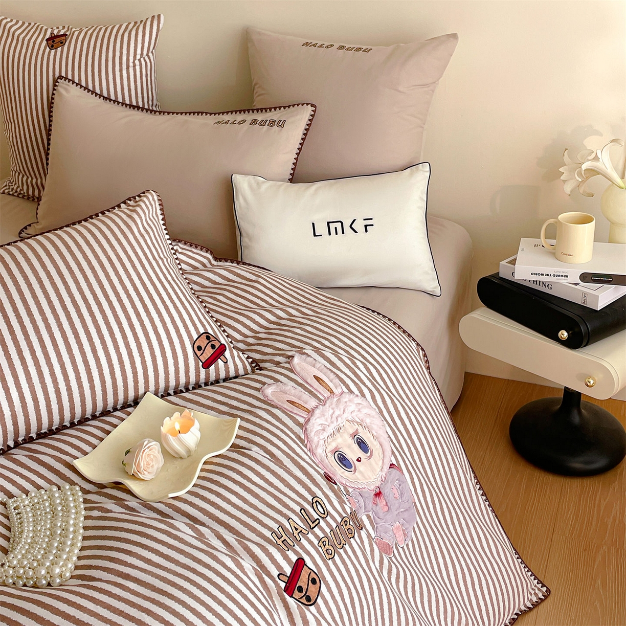 91家纺网 家纺一手货源 找家纺 蓝米卡夫 2025秋冬-A类全棉生态磨毛卡通绣花贝壳边系列（礼盒包装）【如需买家秀联系15996631948】 3号领航咖-奶茶