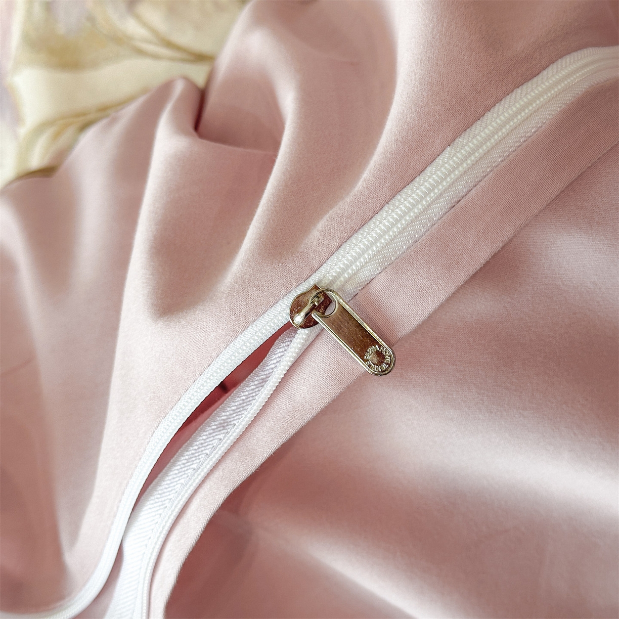 91家纺网 家纺一手货源 找家纺 蓝米卡夫 2025秋冬-A类棉麻全棉数码印花50S*50S双股磨毛公主风系列（礼盒包装）【如需买家秀联系15996631948】  幻彩雅韵