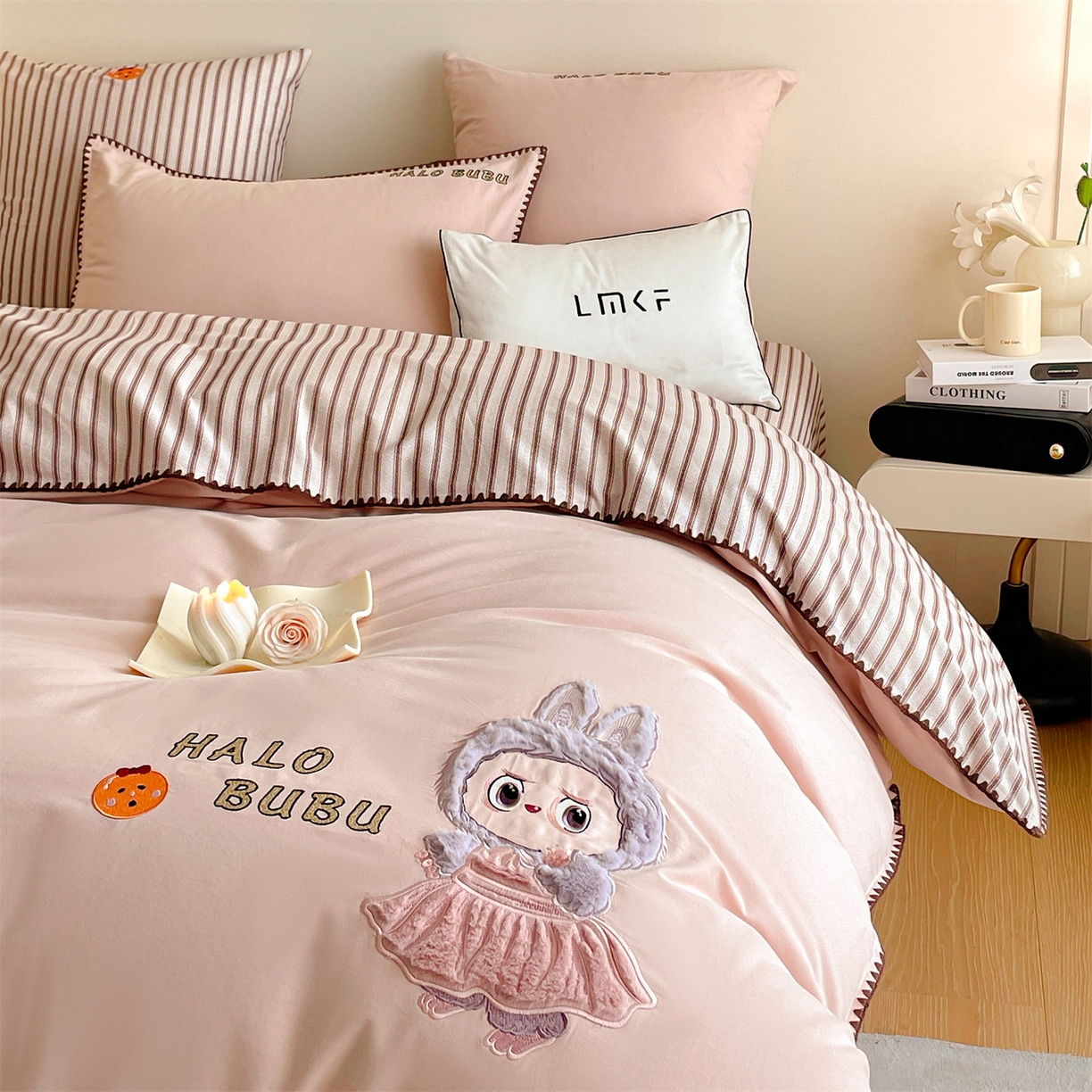 91家纺网 家纺一手货源 找家纺 蓝米卡夫 2025秋冬-A类全棉生态磨毛卡通绣花贝壳边系列（礼盒包装）【如需买家秀联系15996631948】 1号蜜茶色-卡米肌理