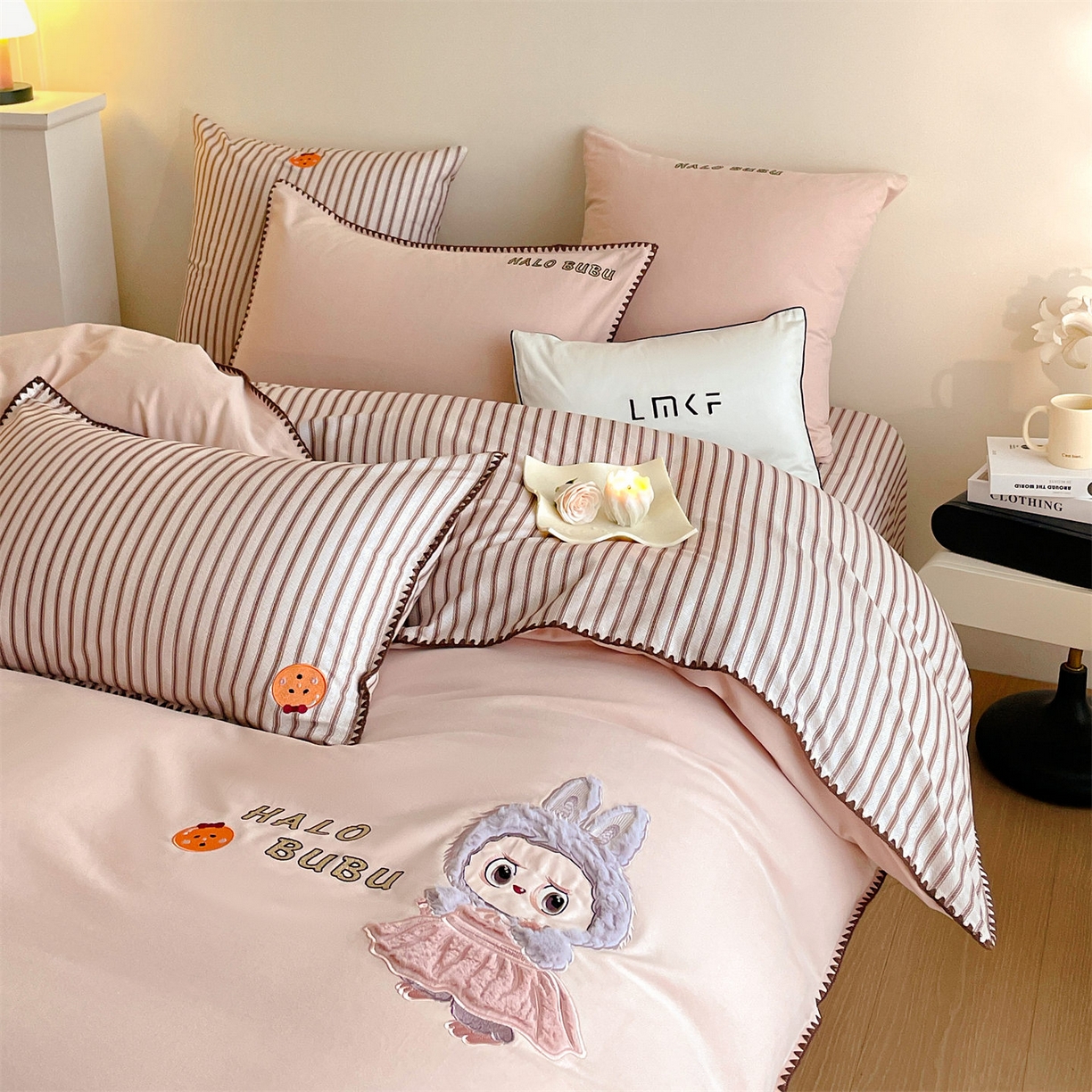 91家纺网 家纺一手货源 找家纺 蓝米卡夫 2025秋冬-A类全棉生态磨毛卡通绣花贝壳边系列（礼盒包装）【如需买家秀联系15996631948】 1号蜜茶色-卡米肌理