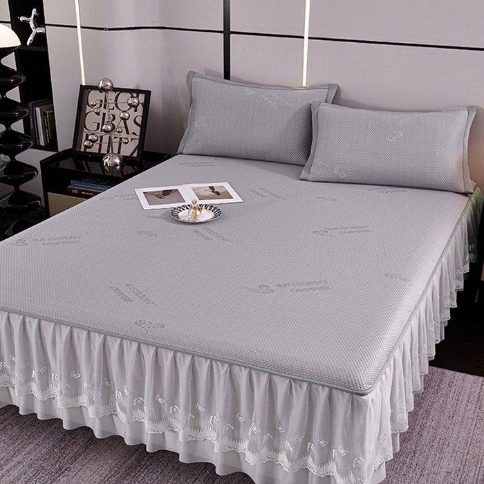 91家纺网 家纺一手货源 找家纺 梵克保罗 2025新款7A抗菌母婴级纯乙纶PE刺绣凉感丝豆豆席 床裙款 床裙款 字母爱心-灰