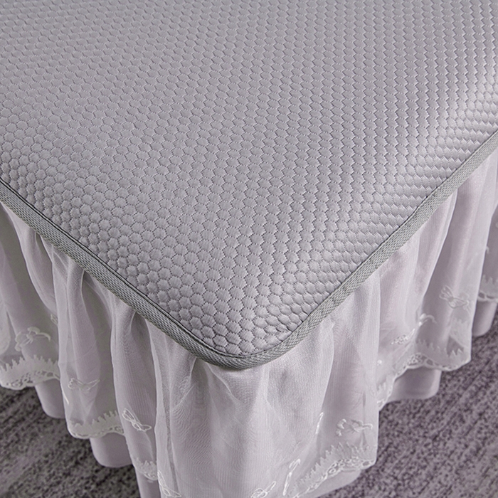 91家纺网 家纺一手货源 找家纺 梵克保罗 2025新款7A抗菌母婴级纯乙纶PE刺绣凉感丝豆豆席 床裙款 床裙款 字母爱心-灰