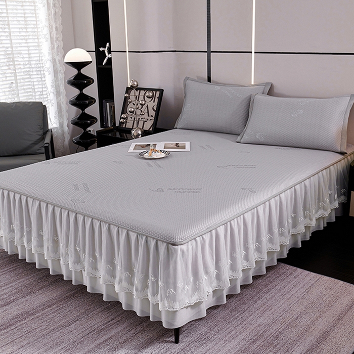 91家纺网 家纺一手货源 找家纺 梵克保罗 2025新款7A抗菌母婴级纯乙纶PE刺绣凉感丝豆豆席 床裙款 床裙款 字母爱心-灰