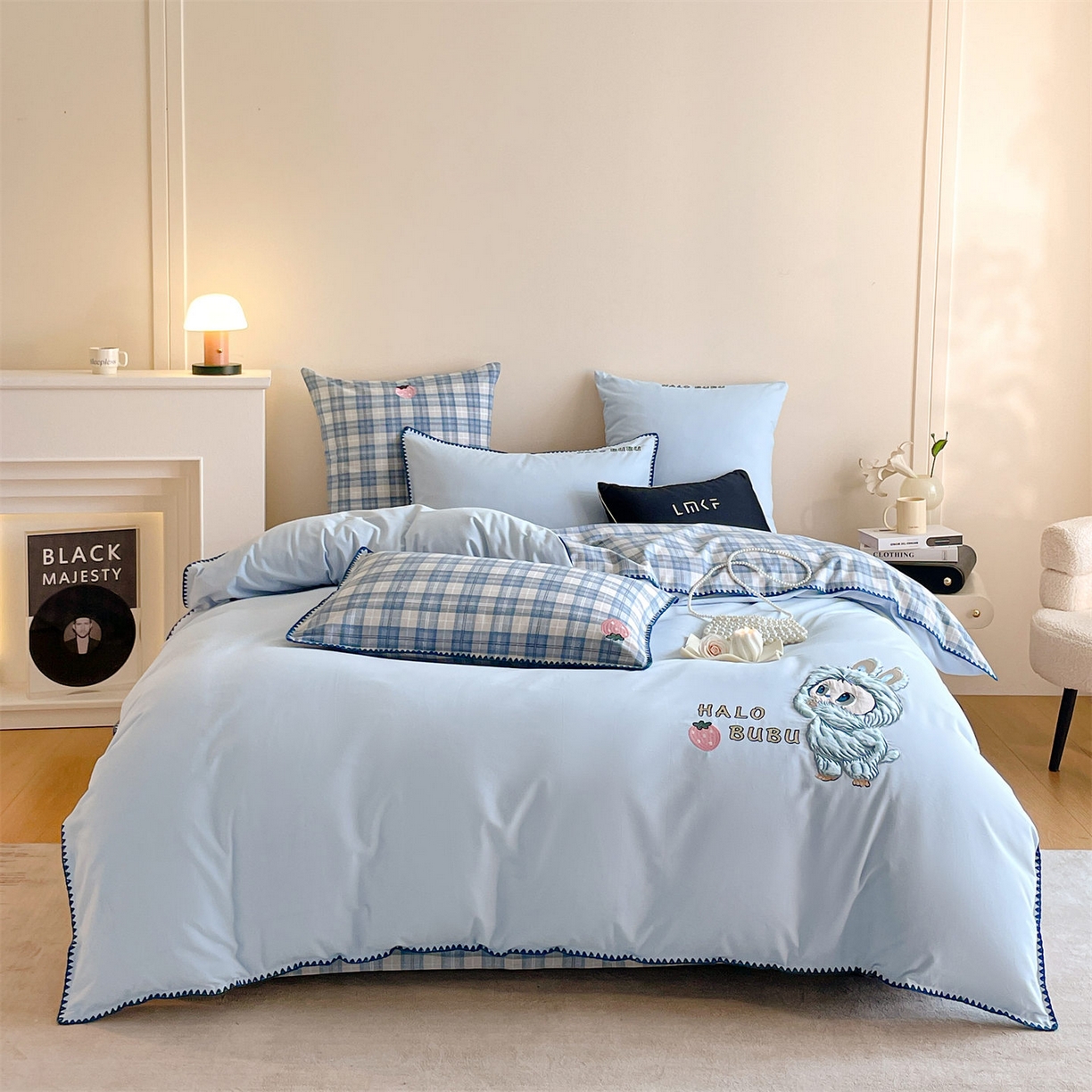 91家纺网 家纺一手货源 找家纺 蓝米卡夫 2025秋冬-A类全棉生态磨毛卡通绣花贝壳边系列（礼盒包装）【如需买家秀联系15996631948】 2号三亚蓝-童趣蓝格