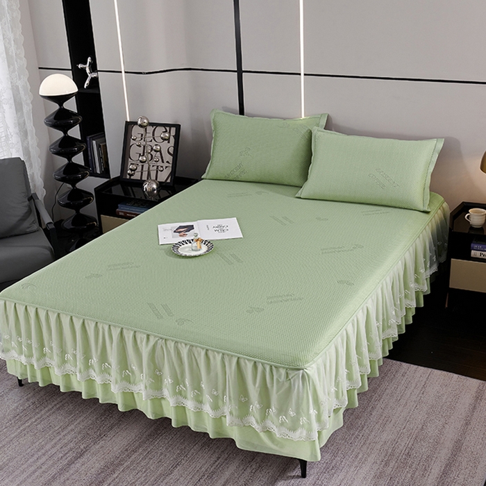 91家纺网 家纺一手货源 找家纺 梵克保罗 2025新款7A抗菌母婴级纯乙纶PE刺绣凉感丝豆豆席 床裙款 床裙款 字母爱心-水绿