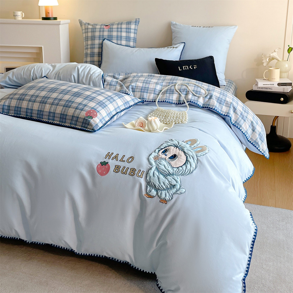 91家纺网 家纺一手货源 找家纺 蓝米卡夫 2025秋冬-A类全棉生态磨毛卡通绣花贝壳边系列（礼盒包装）【如需买家秀联系15996631948】 2号三亚蓝-童趣蓝格