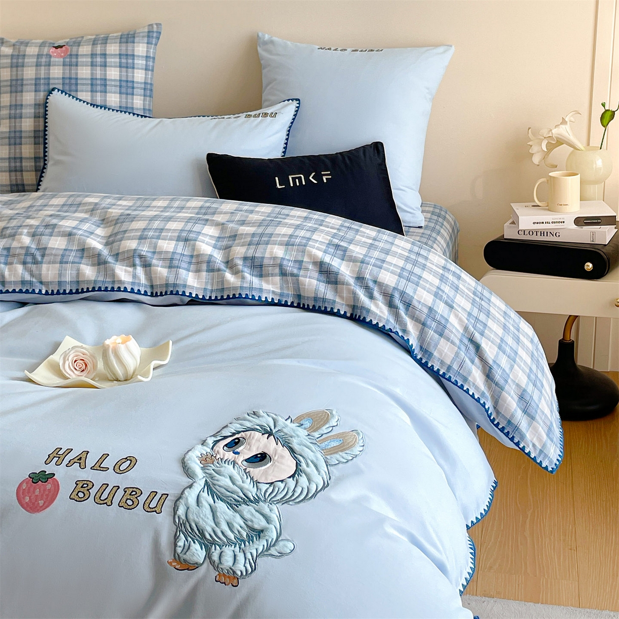 91家纺网 家纺一手货源 找家纺 蓝米卡夫 2025秋冬-A类全棉生态磨毛卡通绣花贝壳边系列（礼盒包装）【如需买家秀联系15996631948】 2号三亚蓝-童趣蓝格