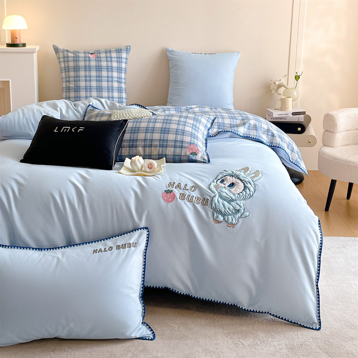 91家纺网 家纺一手货源 找家纺 蓝米卡夫 2025秋冬-A类全棉生态磨毛卡通绣花贝壳边系列（礼盒包装）【如需买家秀联系15996631948】 2号三亚蓝-童趣蓝格