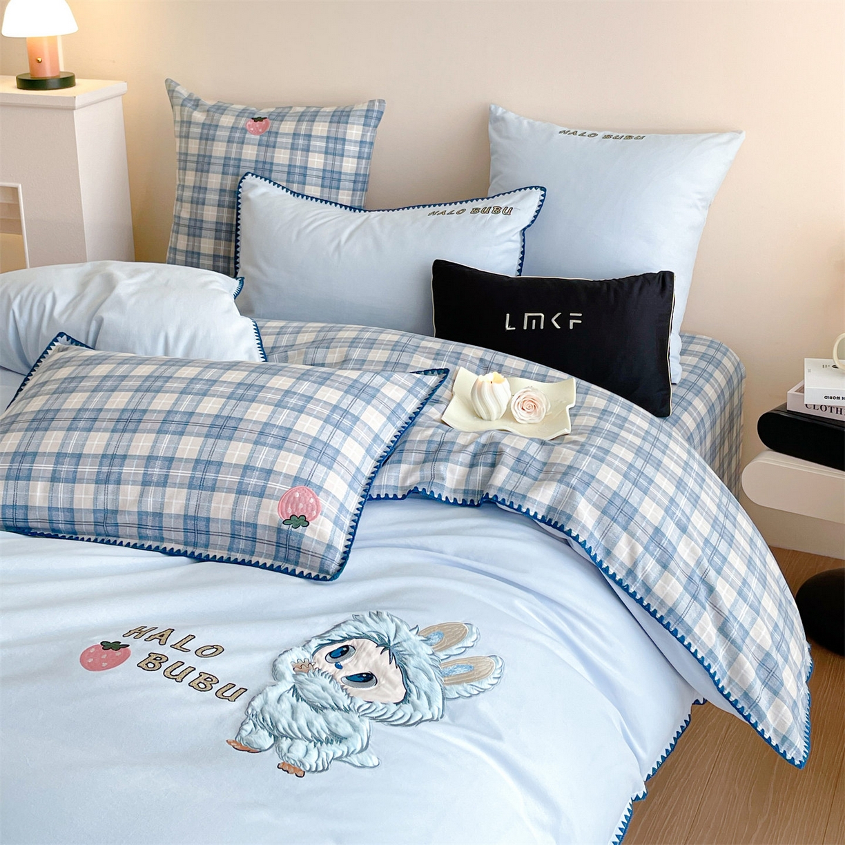 91家纺网 家纺一手货源 找家纺 蓝米卡夫 2025秋冬-A类全棉生态磨毛卡通绣花贝壳边系列（礼盒包装）【如需买家秀联系15996631948】 2号三亚蓝-童趣蓝格