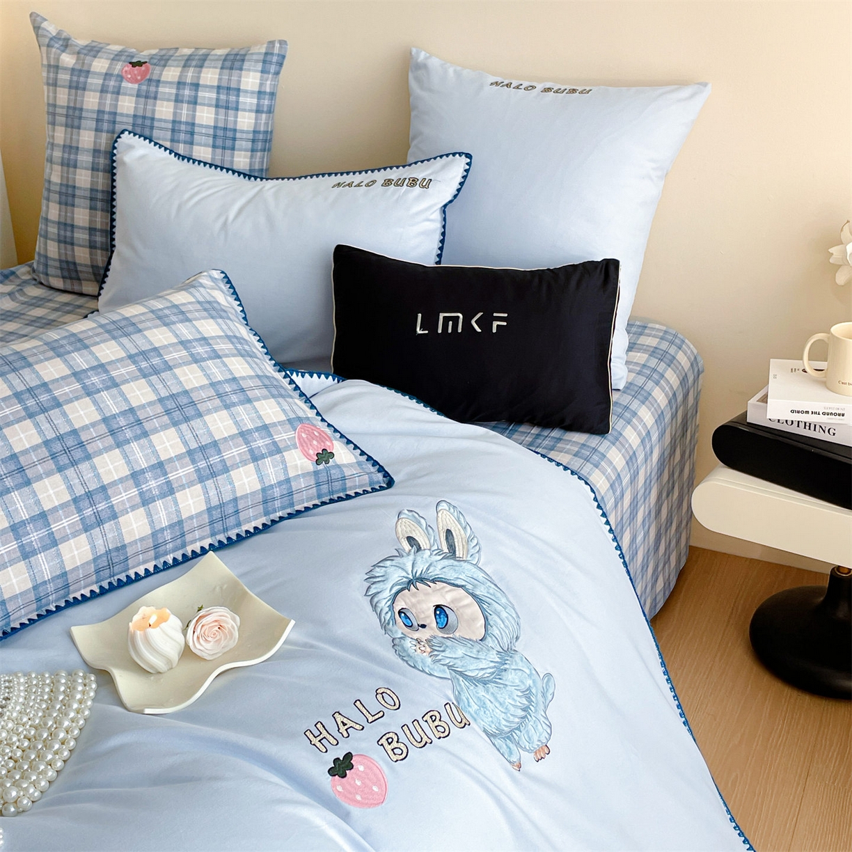 91家纺网 家纺一手货源 找家纺 蓝米卡夫 2025秋冬-A类全棉生态磨毛卡通绣花贝壳边系列（礼盒包装）【如需买家秀联系15996631948】 2号三亚蓝-童趣蓝格