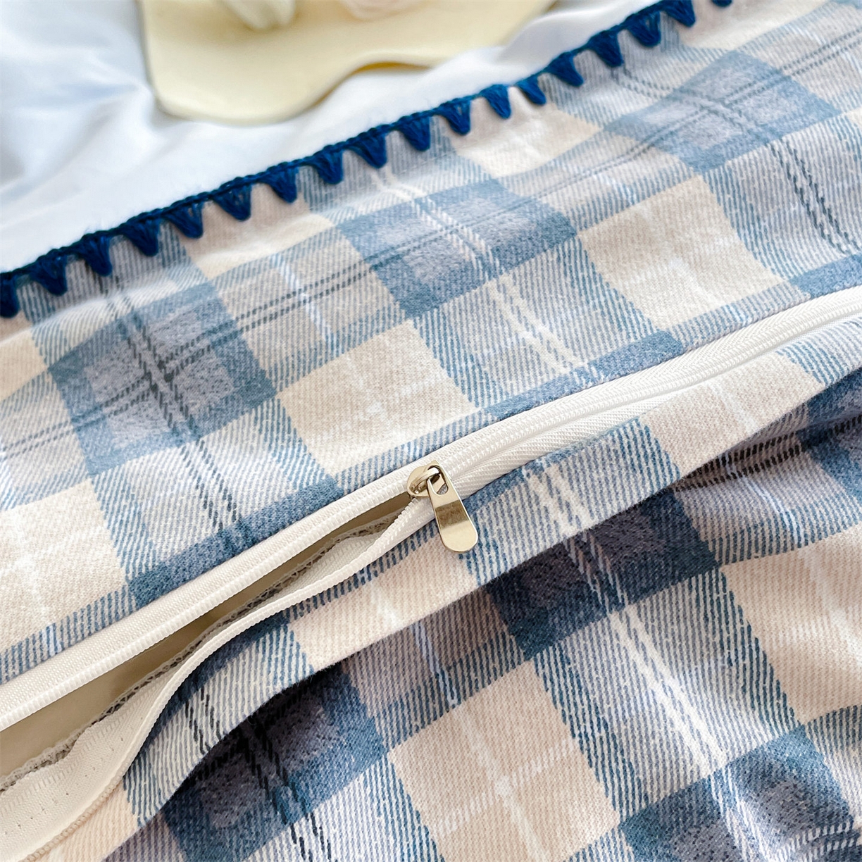 91家纺网 家纺一手货源 找家纺 蓝米卡夫 2025秋冬-A类全棉生态磨毛卡通绣花贝壳边系列（礼盒包装）【如需买家秀联系15996631948】 2号三亚蓝-童趣蓝格