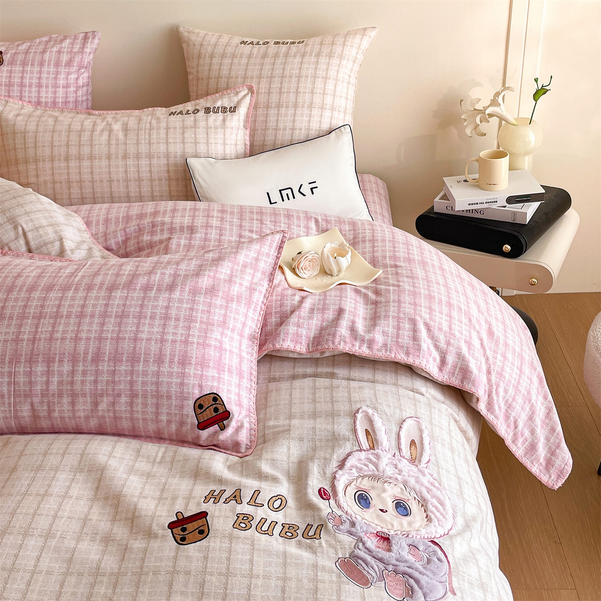 91家纺网 家纺一手货源 找家纺 蓝米卡夫 2025秋冬-A类全棉生态磨毛卡通绣花贝壳边系列（礼盒包装）【如需买家秀联系15996631948】 3号香奶茶-香奶粉