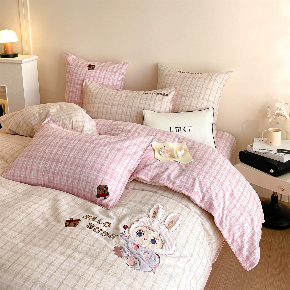 91家纺网 家纺一手货源 找家纺 蓝米卡夫 2025秋冬-A类全棉生态磨毛卡通绣花贝壳边系列（礼盒包装）【如需买家秀联系15996631948】 3号香奶茶-香奶粉