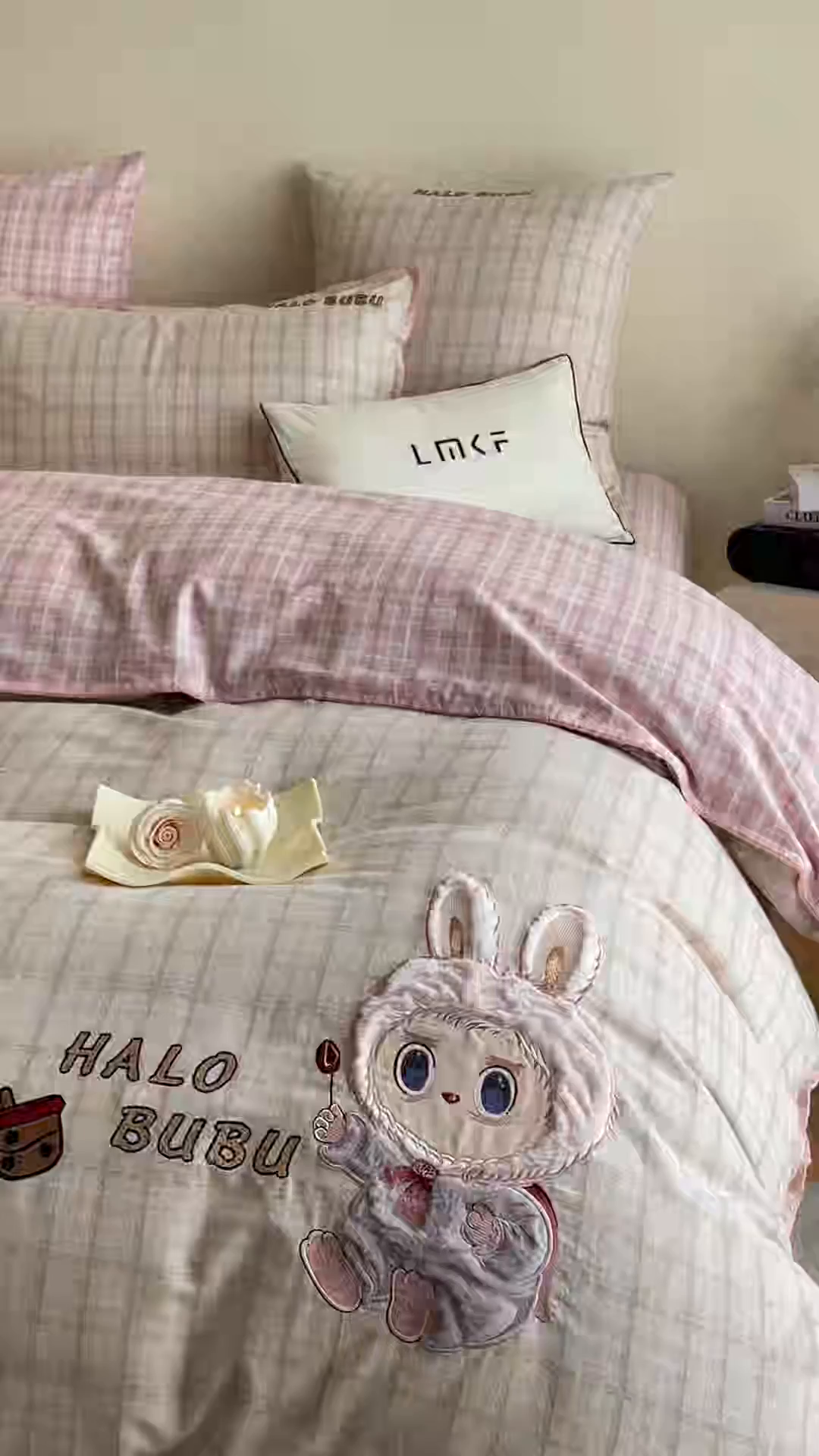 91家纺网 家纺一手货源 找家纺 蓝米卡夫 2025秋冬-A类全棉生态磨毛卡通绣花贝壳边系列（礼盒包装）【如需买家秀联系15996631948】 3号香奶茶-香奶粉