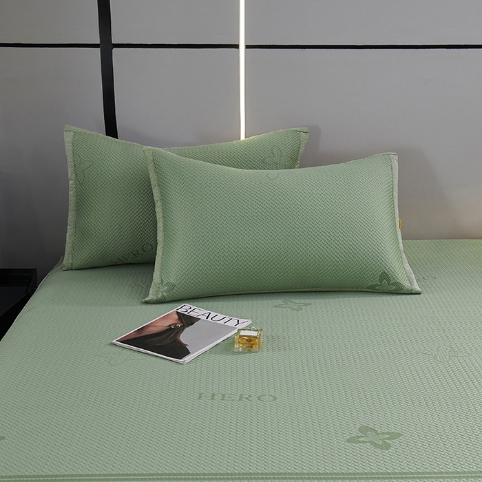 91家纺网 家纺一手货源 找家纺 梵克保罗 2025新款7A抗菌母婴级纯乙纶PE刺绣凉感丝豆豆席 床笠款 床笠款 四叶花-水绿