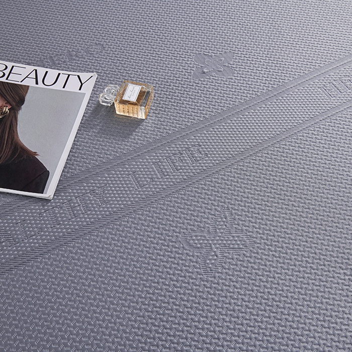 91家纺网 家纺一手货源 找家纺 梵克保罗 2025新款7A抗菌母婴级纯乙纶PE刺绣凉感丝豆豆席 床笠款 床笠款 四叶花-灰