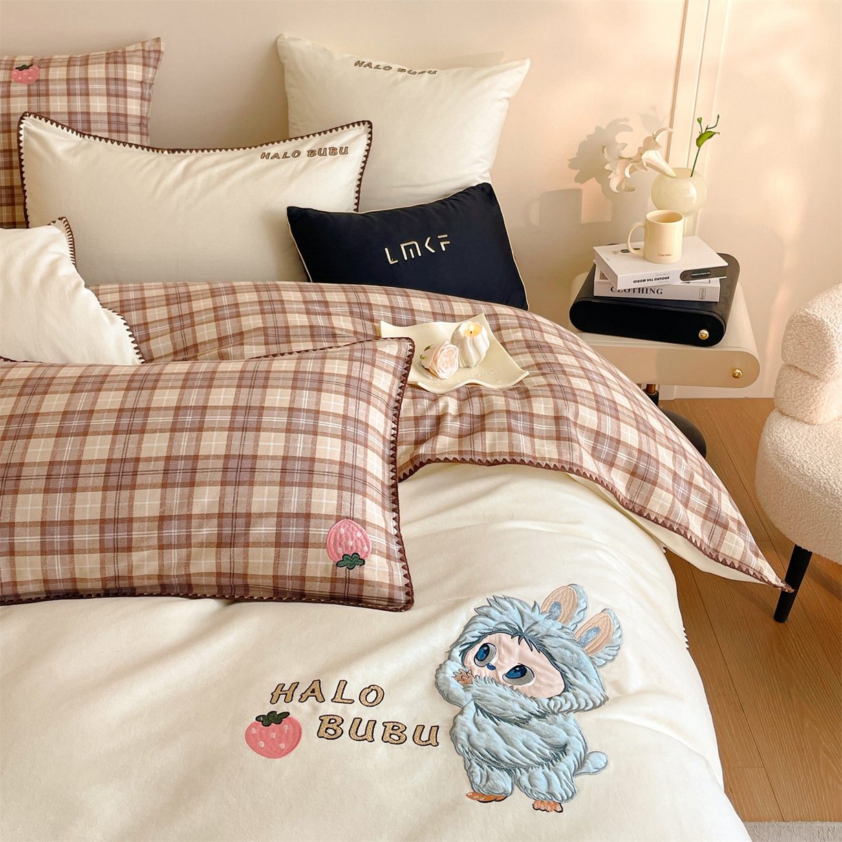 91家纺网 家纺一手货源 找家纺 蓝米卡夫 2025秋冬-A类全棉生态磨毛卡通绣花贝壳边系列（礼盒包装）【如需买家秀联系15996631948】 2号芝士白-童趣咖格